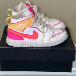 Jordan 1 Mid Edge Glow. Little Kid Sneakers SIZE 11c